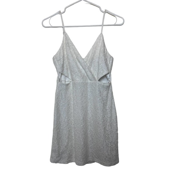 Line & Dot Urban Outfitters Surplice Cutout White Lace Mini Dress Medium NWT - Picture 2 of 8